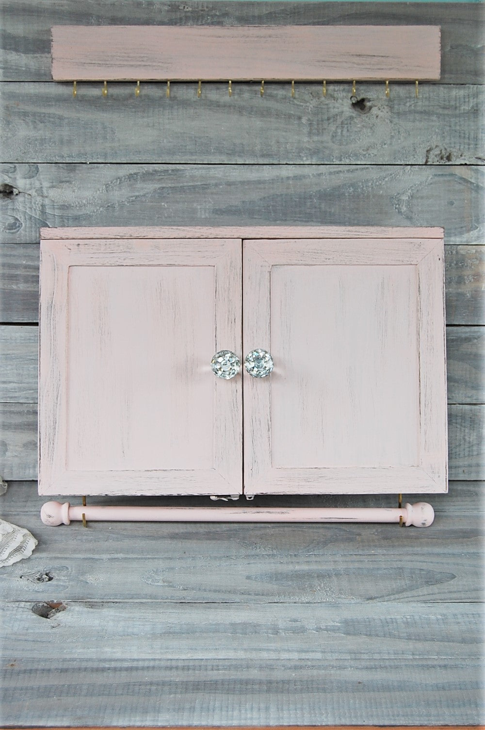 Wall mount jewelry armoire