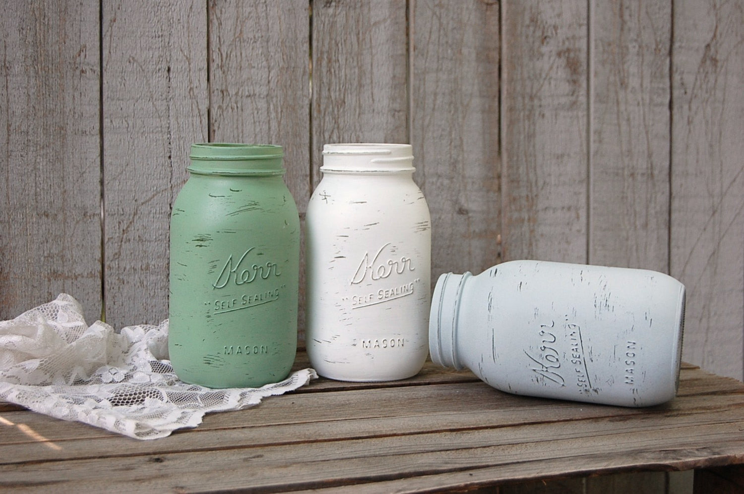 Painted and distressed mason jars – The Vintage Artistry