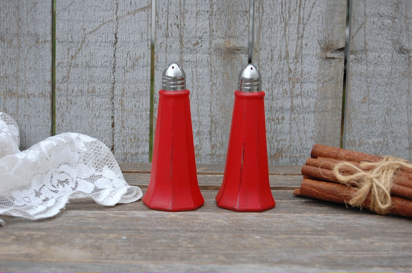 Red Eiffel tower salt and pepper set