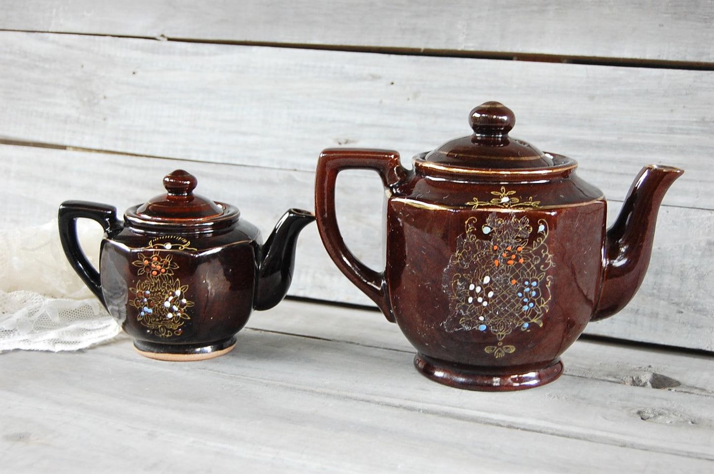 Brown moriage teapots
