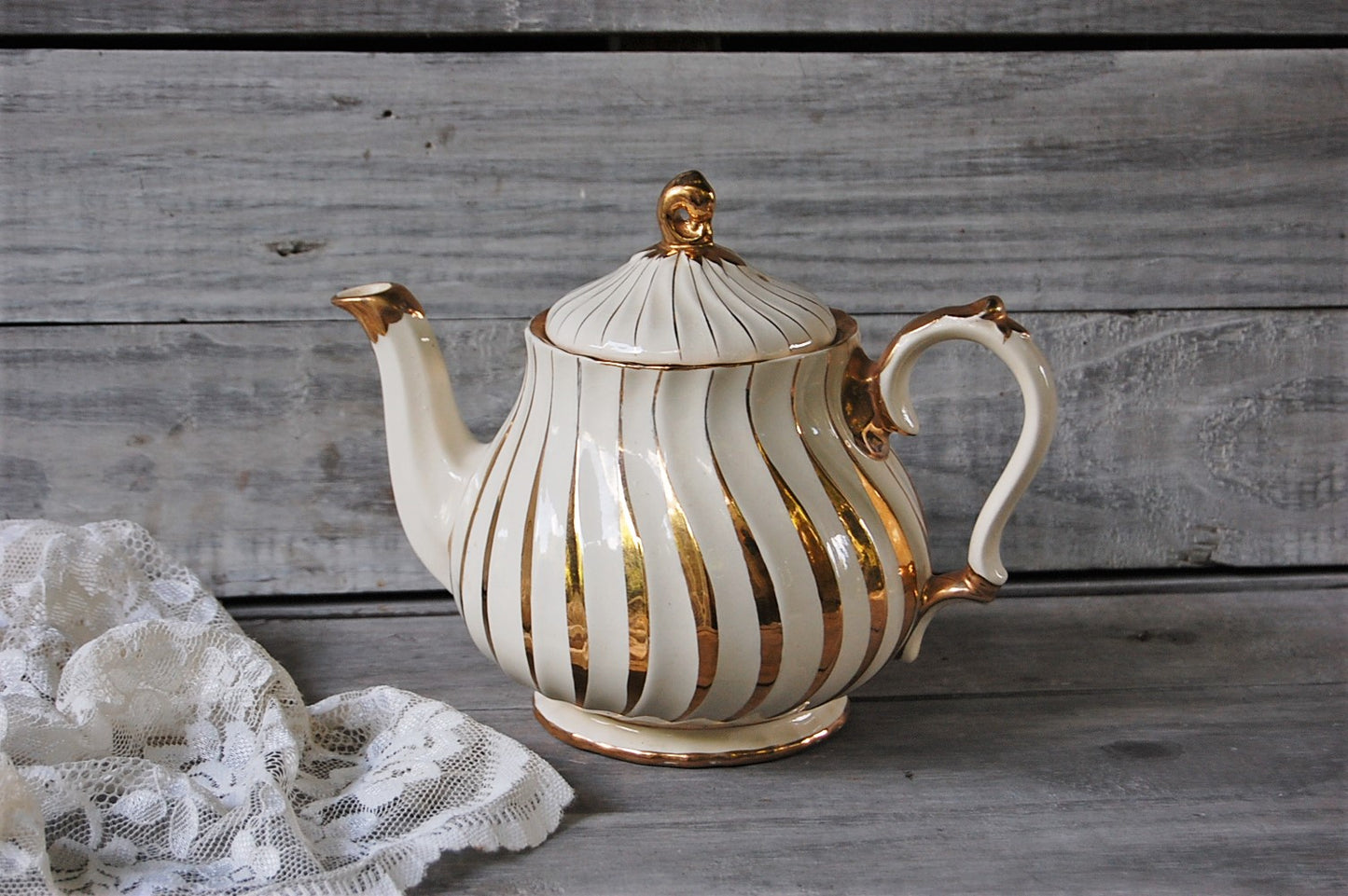 Sadler swirl teapot