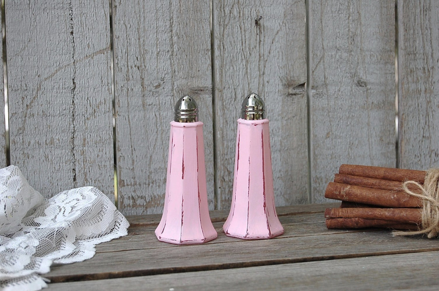 Pink salt and pepper set