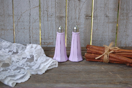 Lavender salt and pepper set - The Vintage Artistry